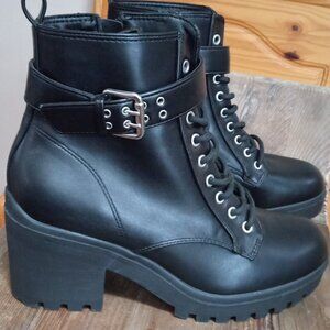 No Boundaries Women's Size 11 Wide WidthLace Up Motto Boot, Wide Width Available